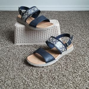 Born BOC Blue Woven Sandals Size 9 EUC
